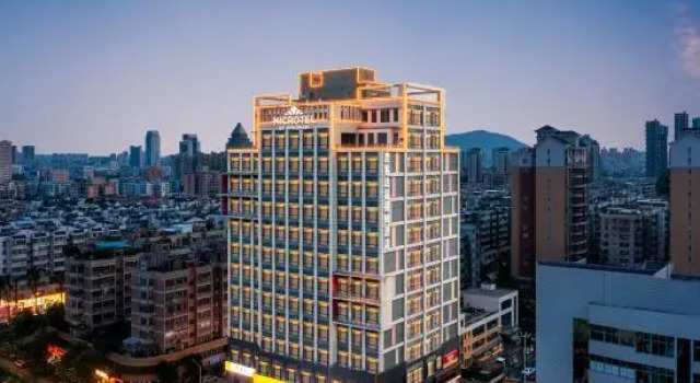 MICROTEL BY WYNDHAM Hotel Jiangmen JunJing, Rezerwuj Hotel Hotele w Jiangmen z parkingiem, Parking