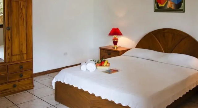 Finca-Hostería El Retiro, Buchen Sie Hotel Hotels in Provinz Santa Elena mit Pool, Schwimmbad