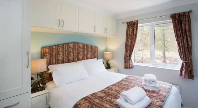 2-bed Cottage With Hot Tub at Loch Achilty, Nc500