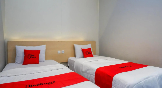 RedDoorz Near Stasiun Batang, Reservar Hotel Pekalongan Central Java