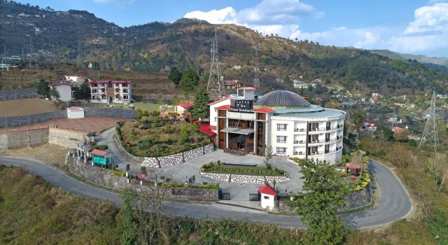 Merak Hotels & Resorts, Rezerwuj Ośrodek wypoczynkowy Hotele w Uttarakhand z basenem, Basen