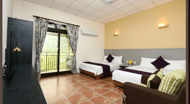 Четырёхместный семейный номер Standard Futian B&B