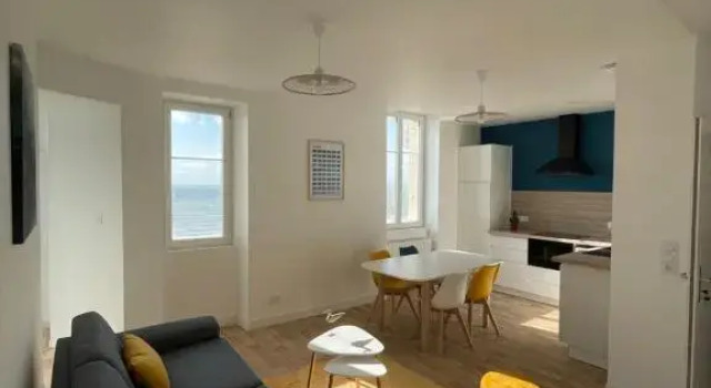 Appartement rénové dans villa d'exception face à la mer