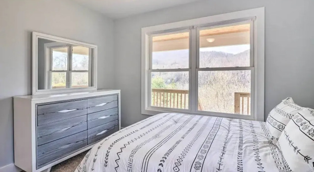 Коттедж Waynesville Smart Cabin w/ Hot Tub & Views!