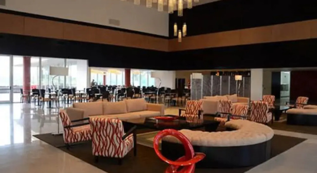 Howard Johnson Resort Spa and Convention Center Lujan, Забронировать Курортный отель Лухан провинция Буэнос-Айрес