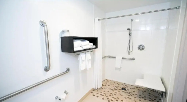 Четырёхместный номер Standard Country Inn & Suites by Radisson, State College Penn State Area , PA