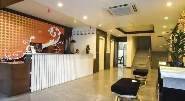 Hotel Kens, Rezerwuj Hotel Hotele w Telangana z parkingiem, Parking