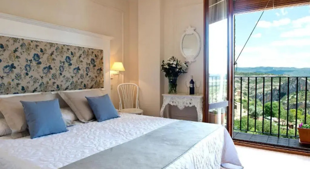 Двухместный номер Standard с балконом Hotel Santa Maria de Alquezar