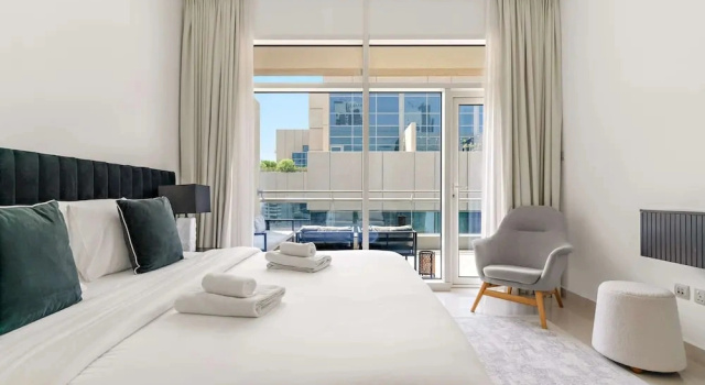 Business Bay Apartment w Balcony Seating