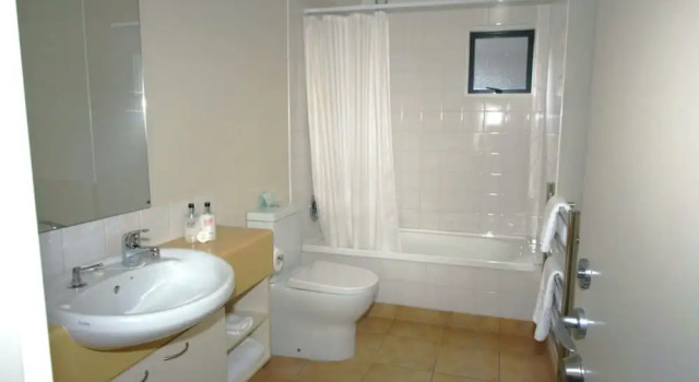 Апартаменты The Moorings Motel and Apartments