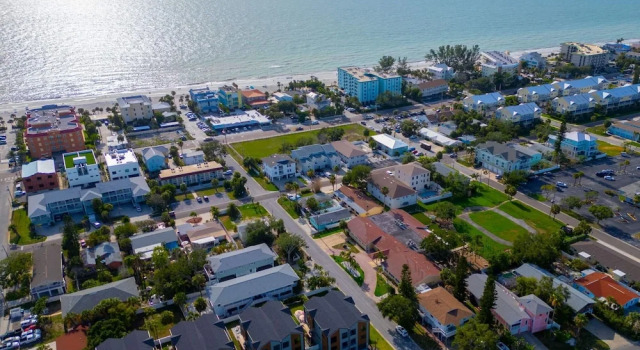 Апартаменты NEW 4 Bed 3 Bath Heated Salt Pool Walk2beach