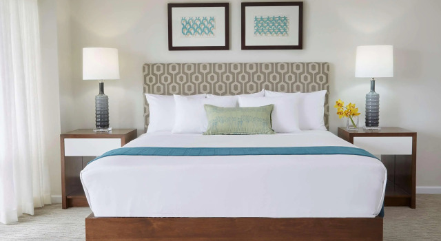 Отель Ilikai Hotel & Luxury Suites