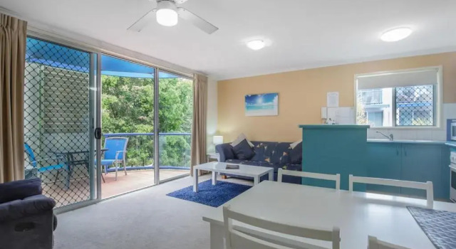 Surfers Beach Resort One, Забронировать Курортный отель Голд-Кост Квинсленд, рядом с Florida Gardens Tram Station