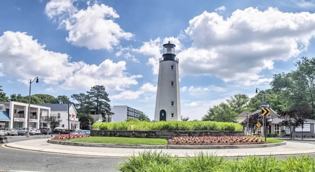 Апартаменты с 2 комнатами с балконом 2 Mi to Ocean: Rehoboth Beach Condo w/ Pool Access
