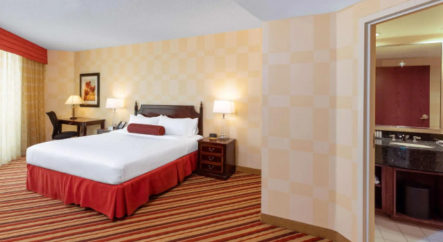Двухместный люкс c 1 комнатой Wyndham Grand Oklahoma City Downtown