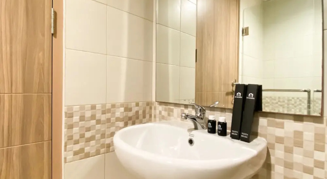 Апартаменты Simply Look And Warm Studio Room Tamansari Iswara Apartment