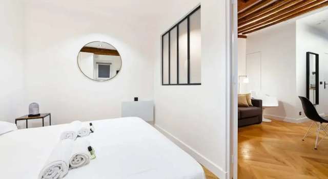 Stylish Apartment in the Heart of Paris, Забронировать Апартаменты/квартира Париж Иль-де-Франс, рядом с Станция метро Rambuteau