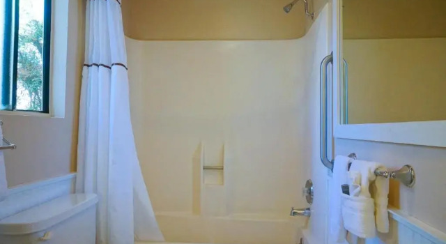 Четырёхместное бунгало Hummingbird Inn