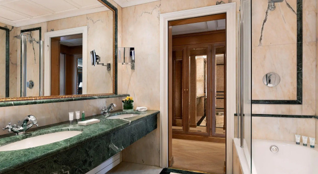 Двухместный люкс Diplomatic c 1 комнатой Отель The Westin Palace, Milan