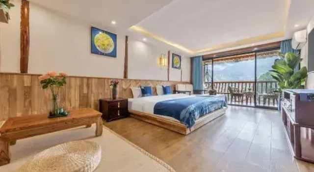 Люкс с балконом Luanxi Flower Pinellia Homestay (Qianhu Miao Village Branch, Xijiang)