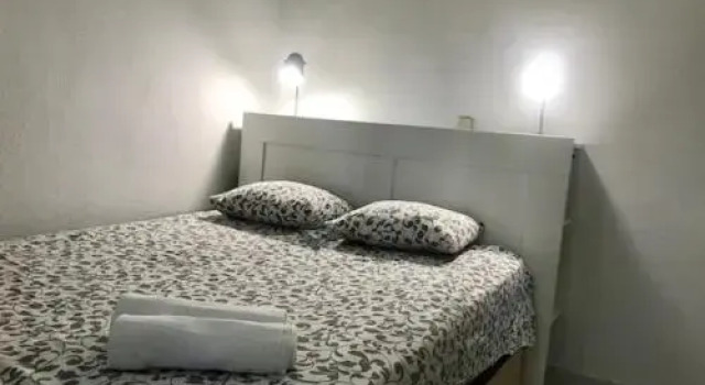 Rooms Arganzuela Centro, Забронировать Хостел Хостелы Мадрида, рядом с Королевский собор св. Франциска Великого, Хостел