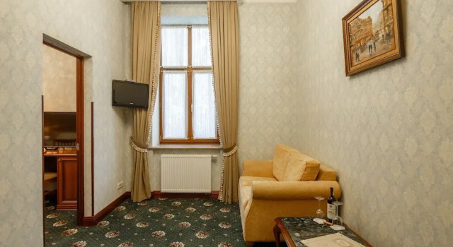 Полулюкс Отель Шопен