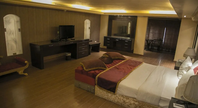 Номер Luxury Queens Suite Hotel