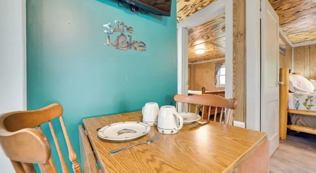 Waterfront Paradise Lake Cottage w/ Private Dock!, Varaa Lomakoti Carp Lake Michigan