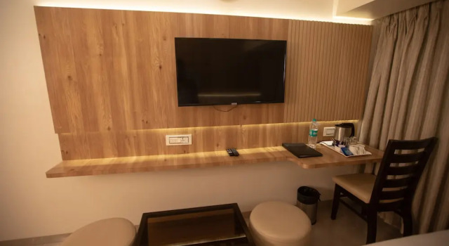 Hotel Naaz Executive Near T2 Airport