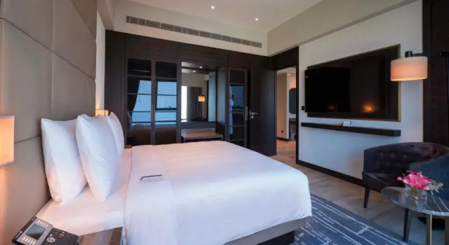 Четырёхместный люкс с 2 комнатами Hyatt Regency Al Kout Mall