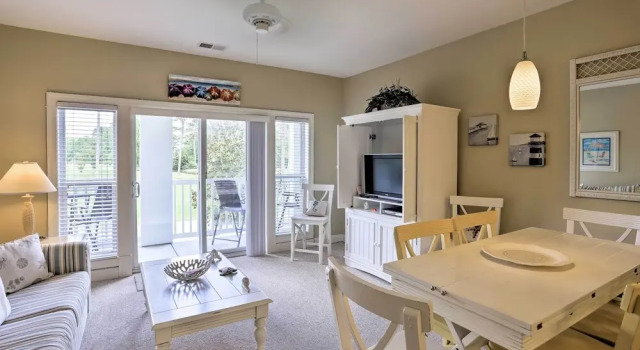 Relax by Pool & Golf: Chic Myrtle Beach Condo, Забронировать Апартаменты/квартира Апартаменты Южной Каролины, Апартаменты/квартира