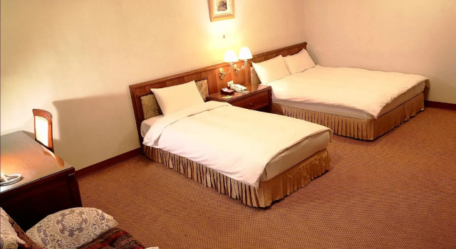 Трёхместный номер Standard Kingdom Hotel