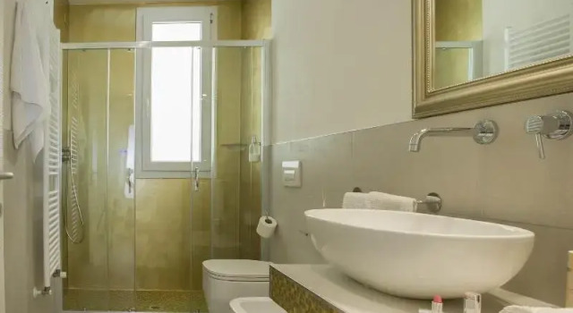 White Suite & Apartments