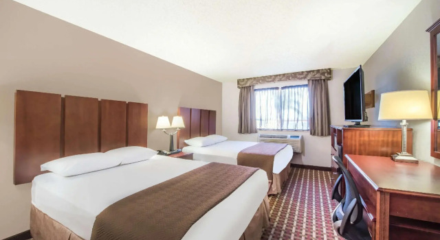 Четырёхместный номер Standard Super 8 by Wyndham Harlingen TX
