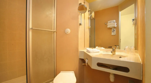 Трёхместный семейный номер Standard Hôtel IKAR Blois Sud