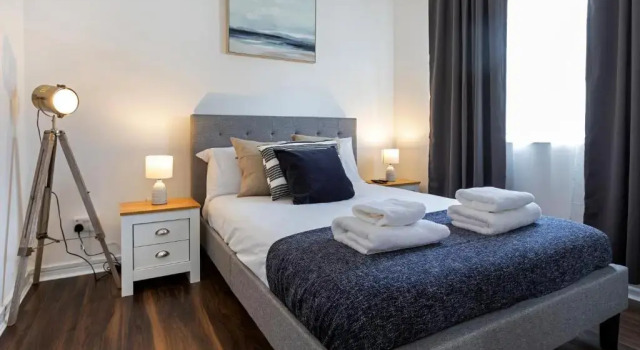Апартаменты Modern 1-Bedroom Apartment, beach 5-min walk, free parking