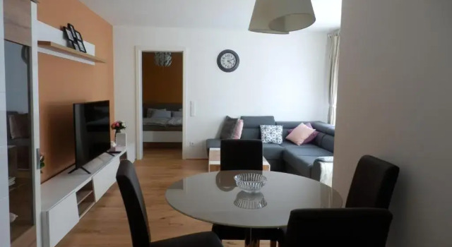 Апартаменты c 1 комнатой Spacious, Modern 1-bdrm Apt near VIC & Austria Ctr