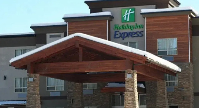Run of House Holiday Inn Express Golden-Kicking Horse by IHG