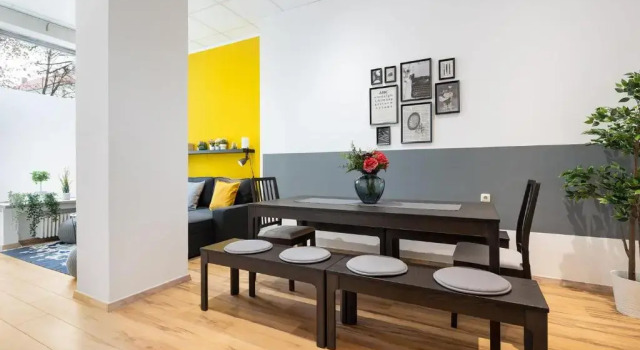 Апартаменты Big Central Apartment near Rotkreuzplatz with 3 BR for 12 PAX