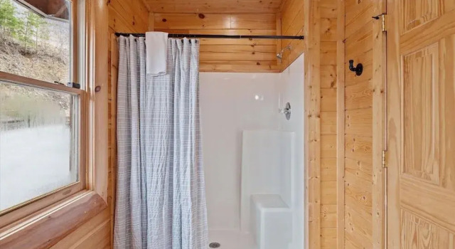 Blue Ridge Refuge 8 Bedroom Cabin by Redawning