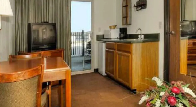 Magnuson Hotel on the Lake Clarksville, Boek Hotel Clarksville Virginia