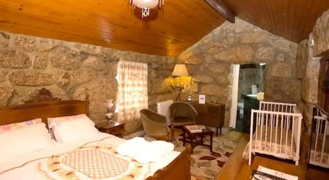 Villa With 3 Bedrooms In Parada With Private Pool And Wifi, Забронировать Вилла Отели Парада-ди-Тодея с парковкой, Парковка