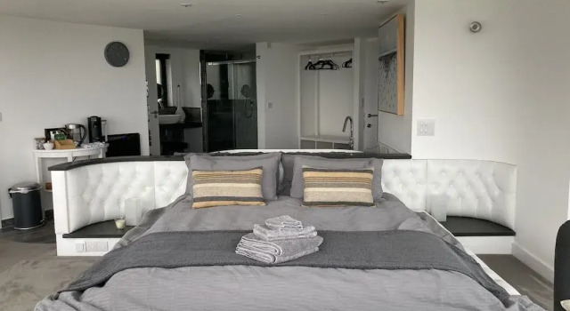 Uno St Ives - Boutique Luxury Accommodation, Забронировать Гостевой дом Отели в центре Сент-Айвс, в центре, Парковка