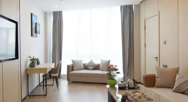 Люкс MEHOOD LESTIE Hotel (Urumqi International Grand Bazaar South Gate Subway Station)