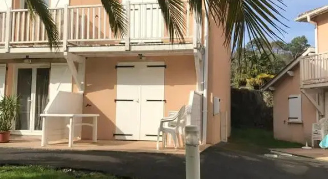 ANGLET- BIARRITZ T3 dans résidence avec piscine, Забронировать Отель Англе French Basque Country