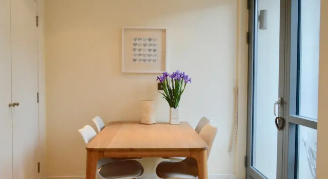 Bright Centrally Located Apartment, Забронировать Апартаменты/квартира Апартаменты Эдинбурга, рядом с St George's West Church, Апартаменты/квартира