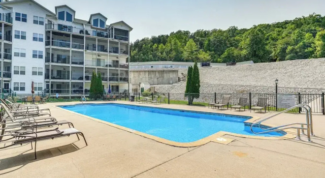 Апартаменты Lakefront Camdenton Condo Near Ha Ha Tonka