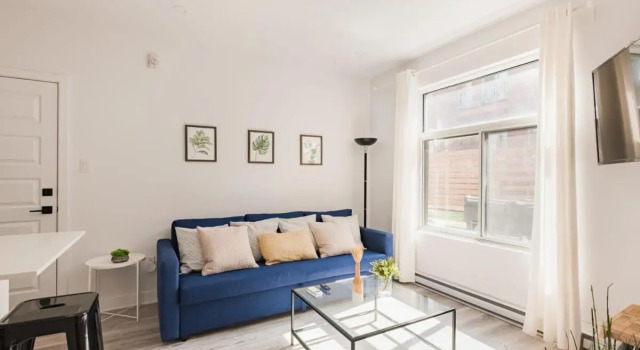 M11 Luxury 2BR Sofa Bed in the Heart of Plateau Mile-end