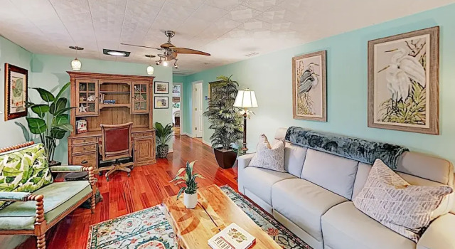 New Listing! Canal-side Gem W/ Huge Yard & Hot Tub 2 Bedroom Home, Boek Vakantiehuis Oldsmar Pinellas County
