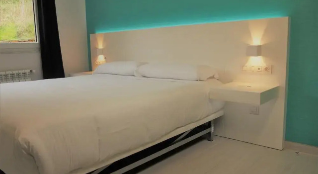 Four Rooms, Prenota Hotel Muxia 